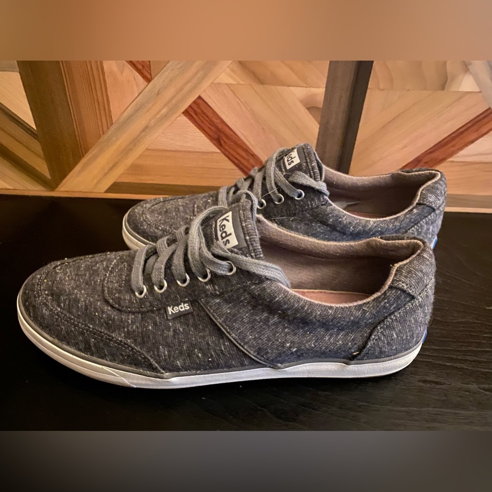 Keds Size 10 Women’s in college gray.  Like new, worn only once around the house
